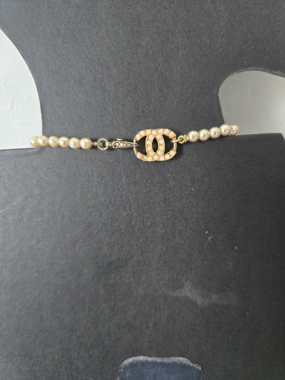 CHANEL Vintage Pearl Necklace - Picture 5 of 11
